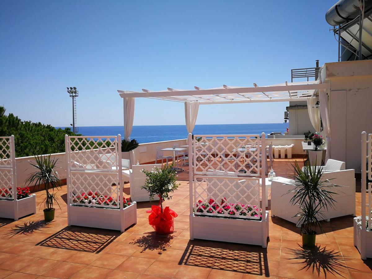 B&B Il Mare Degli Dei Letojanni Extérieur photo