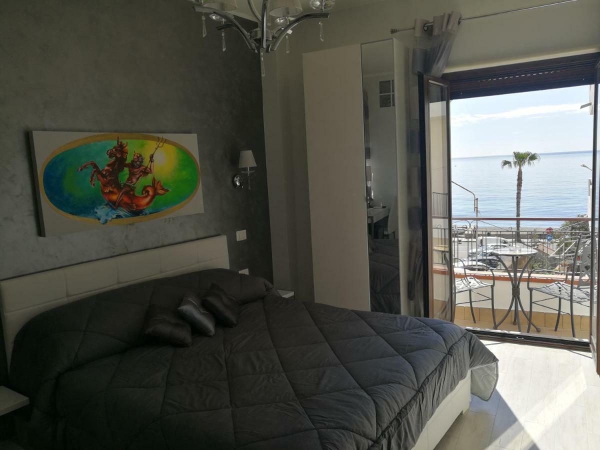 B&B Il Mare Degli Dei Letojanni Extérieur photo
